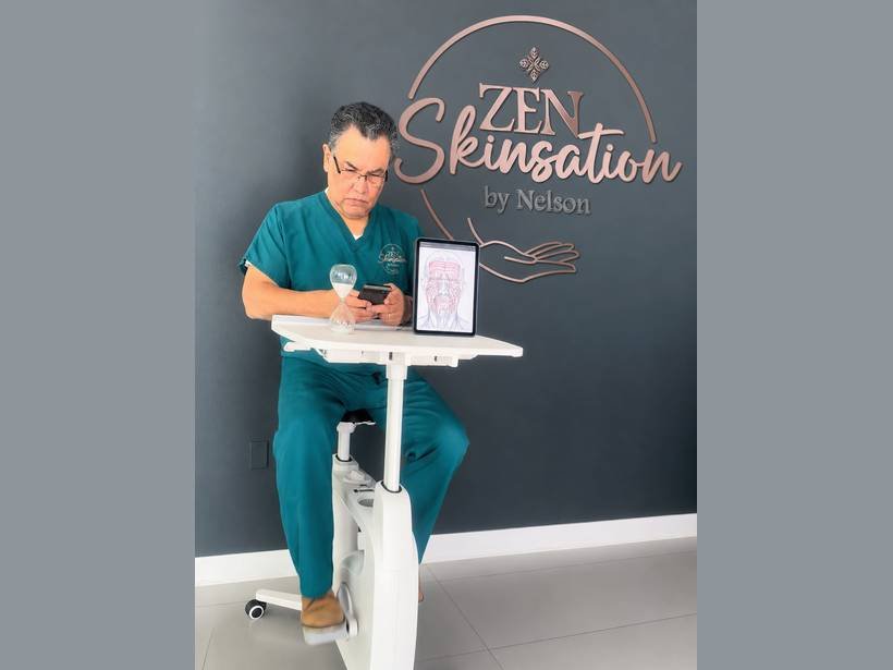 Nelson López, PA-C reviewing facial anatomy at Zenskinsation